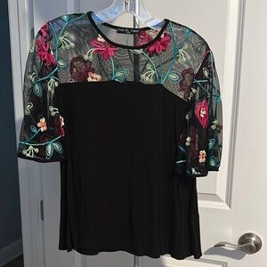 Kim & Cami Black Floral Embroidered Women's Top Sz S